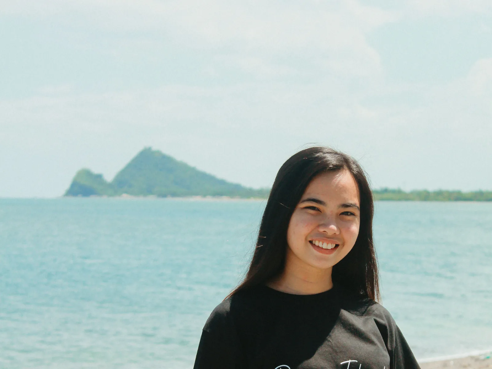 Reisende bei einem entspannten Strandtag auf Boracay