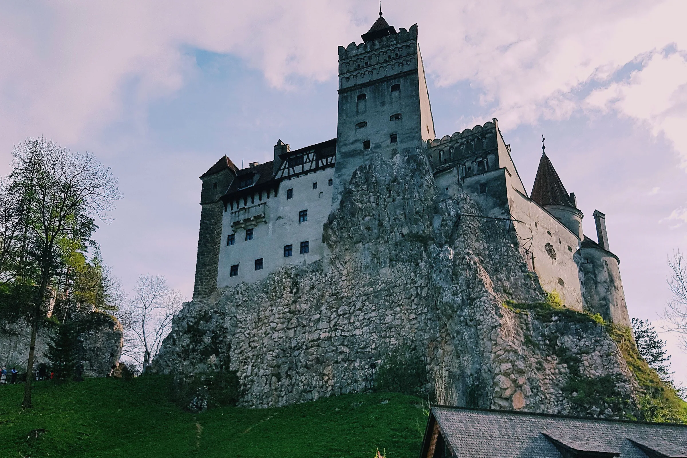 Historische Stadt und Karpatenlandschaft in Transsilvanien